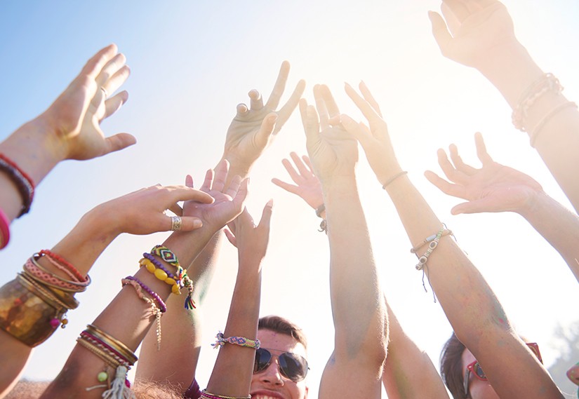 Festival Kombinlerinin Yıldızı: Sneaker Seçimi Nasıl Olmalı?