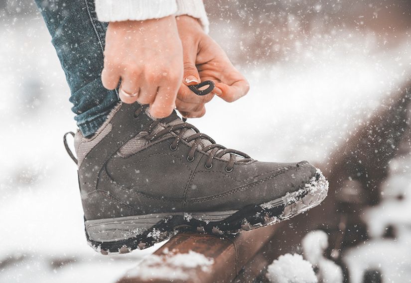 Kış Mevsiminde Sneaker Bakımı: Yağmurlu ve Karlı Günlerde Ayakkabılarını Nasıl Korursun?