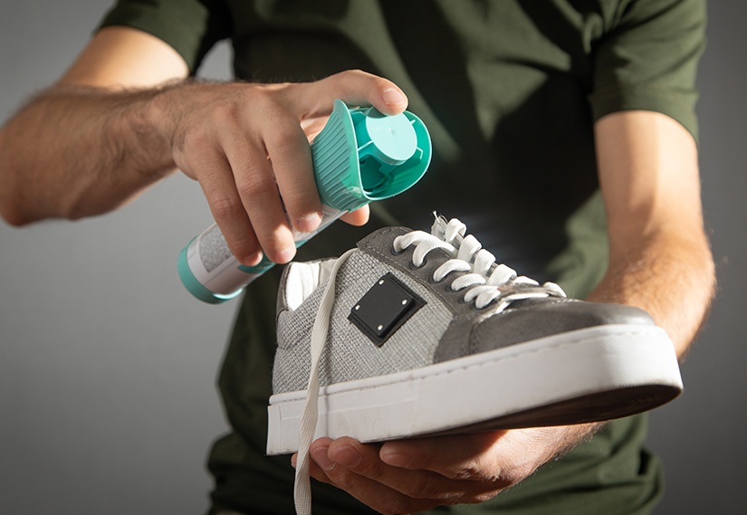 Sneaker Bakımı: Yağmurlu ve Karlı Günlerde Ayakkabıları Korumanın Püf Noktaları