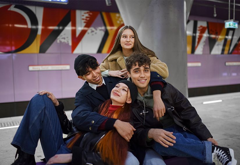 Sneaker ve Gen Z: Yeni Neslin Moda Anlayışını Şekillendiren Parçalar Sneaker ve Gen Z: Yeni Neslin Moda Anlayışını Şekillendiren Parçalar