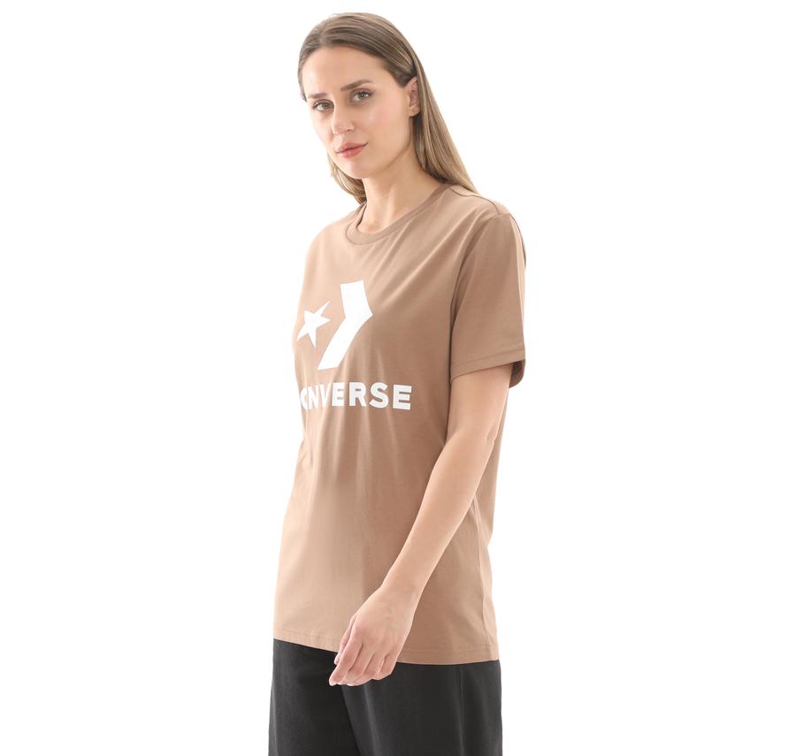 Converse Go-To Star Chevron Logo Standard-Fıt T-Shırt T-Shirt Kahve Converse Go-To Star Chevron Logo Standard-Fıt T-Shırt T-Shirt Kahve