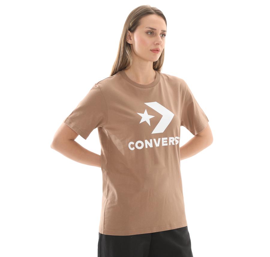 Converse Go-To Star Chevron Logo Standard-Fıt T-Shırt T-Shirt Kahve Converse Go-To Star Chevron Logo Standard-Fıt T-Shırt T-Shirt Kahve