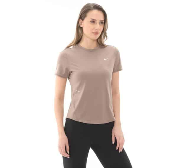 Nike W Nk Swıft Df Ss Top Kadın T-Shirt Sütlü Kahve Nike W Nk Swıft Df Ss Top Kadın T-Shirt Sütlü Kahve
