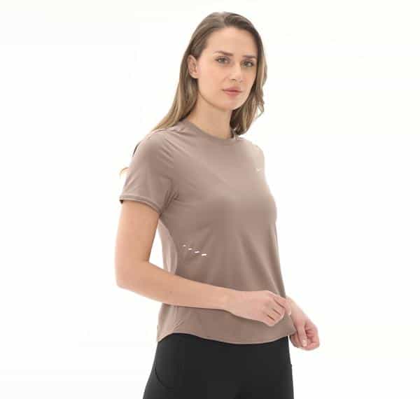 Nike W Nk Swıft Df Ss Top Kadın T-Shirt Sütlü Kahve Nike W Nk Swıft Df Ss Top Kadın T-Shirt Sütlü Kahve