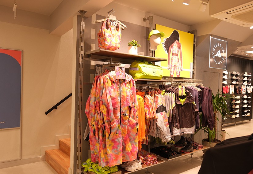 Zamansız Tasarım, Yenilikçi Spor Giyim: adidas by Stella McCartney Koleksiyonu Zamansız Tasarım, Yenilikçi Spor Giyim: adidas by Stella McCartney Koleksiyonu