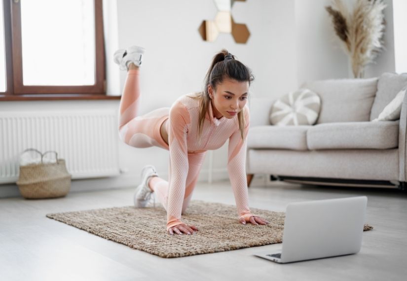 Şubat Soğuklarında Evde Yapabileceğiniz 20 Dakikalık HIIT Antrenmanı Şubat Soğuklarında Evde Yapabileceğiniz 20 Dakikalık HIIT Antrenmanı