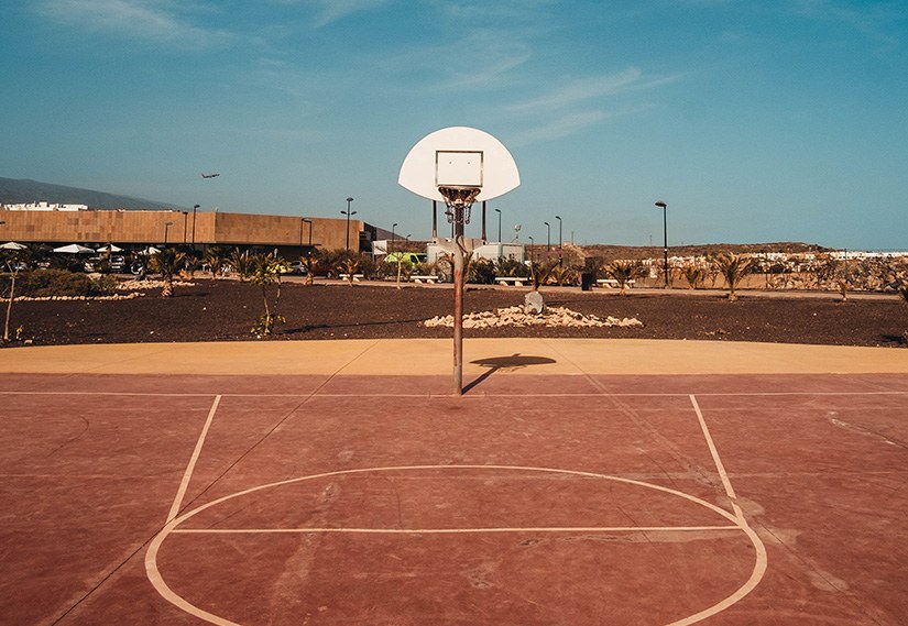 Parkelerden Sokaklara: Basketbol Ayakkabıları Nasıl Günlük Moda İkonuna Dönüştü? Parkelerden Sokaklara: Basketbol Ayakkabıları Nasıl Günlük Moda İkonuna Dönüştü?