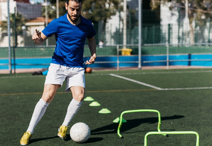 Halısaha Performansını Artırmak İçin 5 Taktik: Daha İyi Pas, Şut ve Pozisyon Alma Halısaha Performansını Artırmak İçin 5 Taktik: Daha İyi Pas, Şut ve Pozisyon Alma