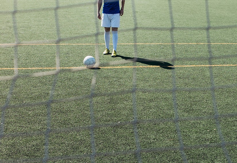 Zemin Fark Eder: Çim Saha (FG), Suni Çim (AG) ve Halı Saha (TF) Kramponları Arasındaki Kritik Farklar Zemin Fark Eder: Çim Saha (FG), Suni Çim (AG) ve Halı Saha (TF) Kramponları Arasındaki Kritik Farklar