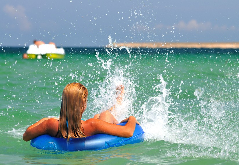 Sıcak Günlerde Serinleyerek Egzersiz Yapın: Yaz Sporları ve Su Aktiviteleri Sıcak Günlerde Serinleyerek Egzersiz Yapın: Yaz Sporları ve Su Aktiviteleri