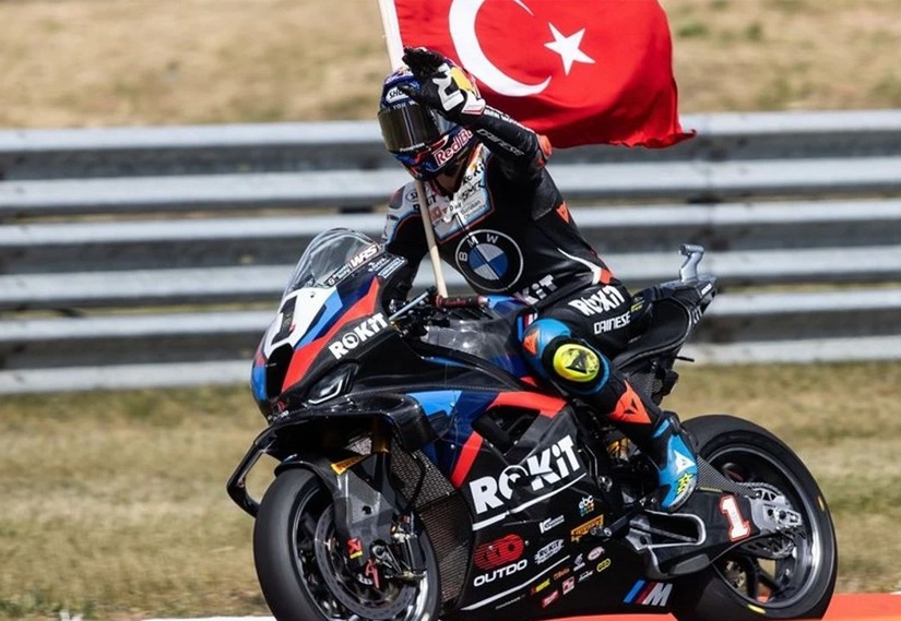 Pistlerin Sultanı Toprak Razgatlıoğlu, Şimdi MotoGP Zirvesine Koşuyor! Pistlerin Sultanı Toprak Razgatlıoğlu, Şimdi MotoGP Zirvesine Koşuyor!