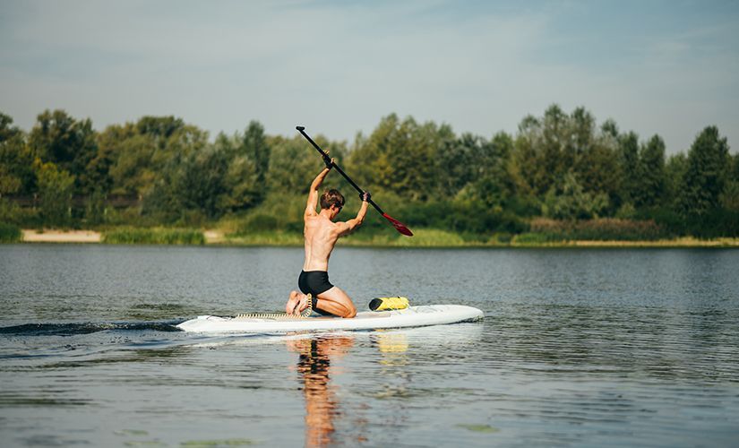 sup-stand-up-paddleboarding-sehirde-suyun-uzerinde-kalori-yakma-rehberi-3.jpg