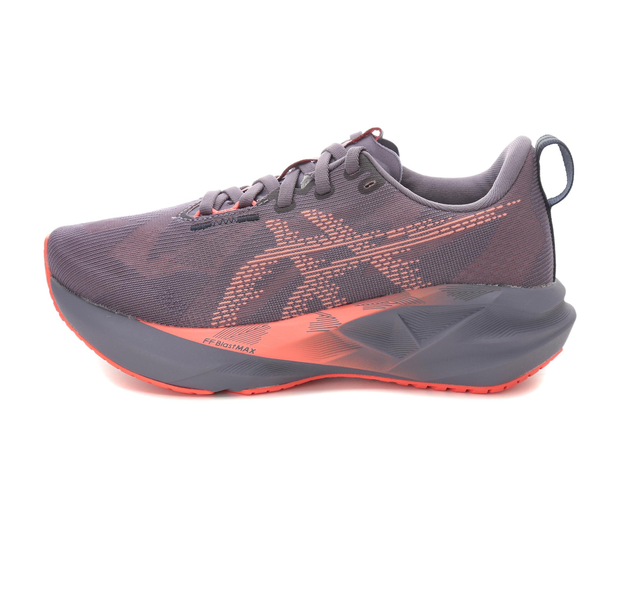 Женские кроссовки Asics Novablast 5