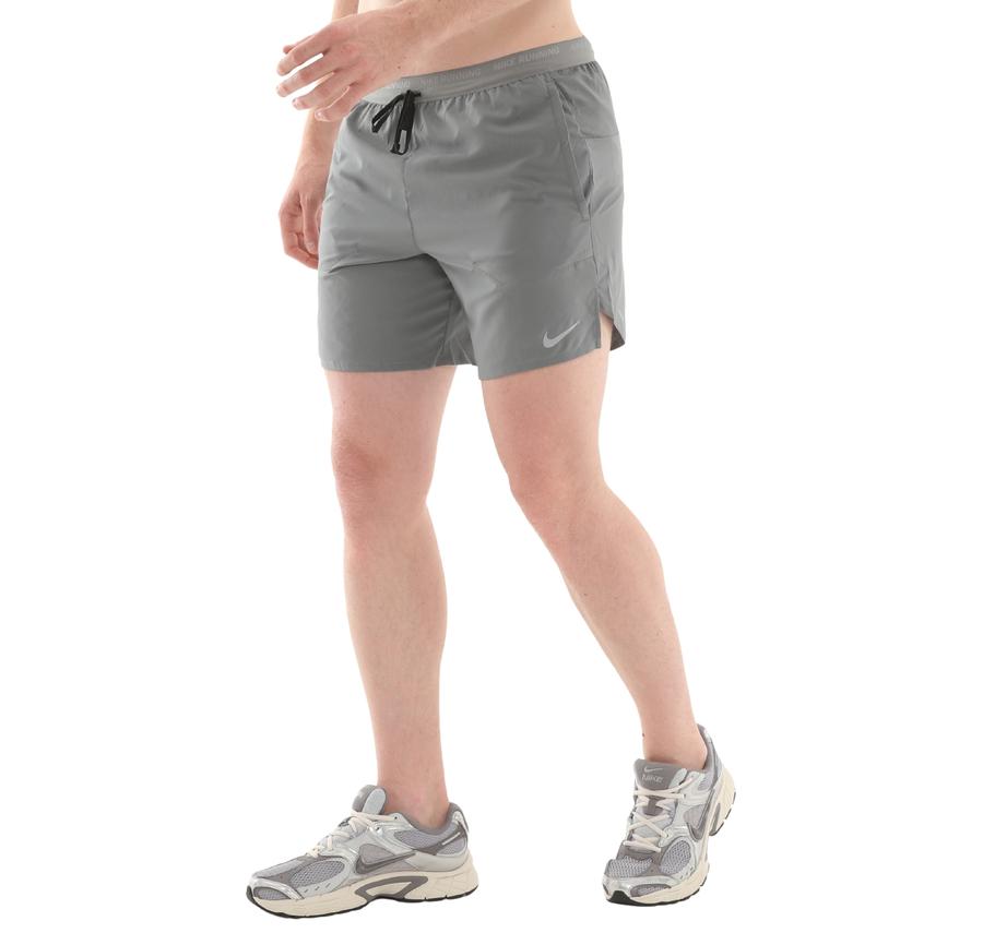 Nike M Nk Df Strıde 7In Bf Shrt Erkek Şort Ve Kapri Gri Nike M Nk Df Strıde 7In Bf Shrt Erkek Şort Ve Kapri Gri