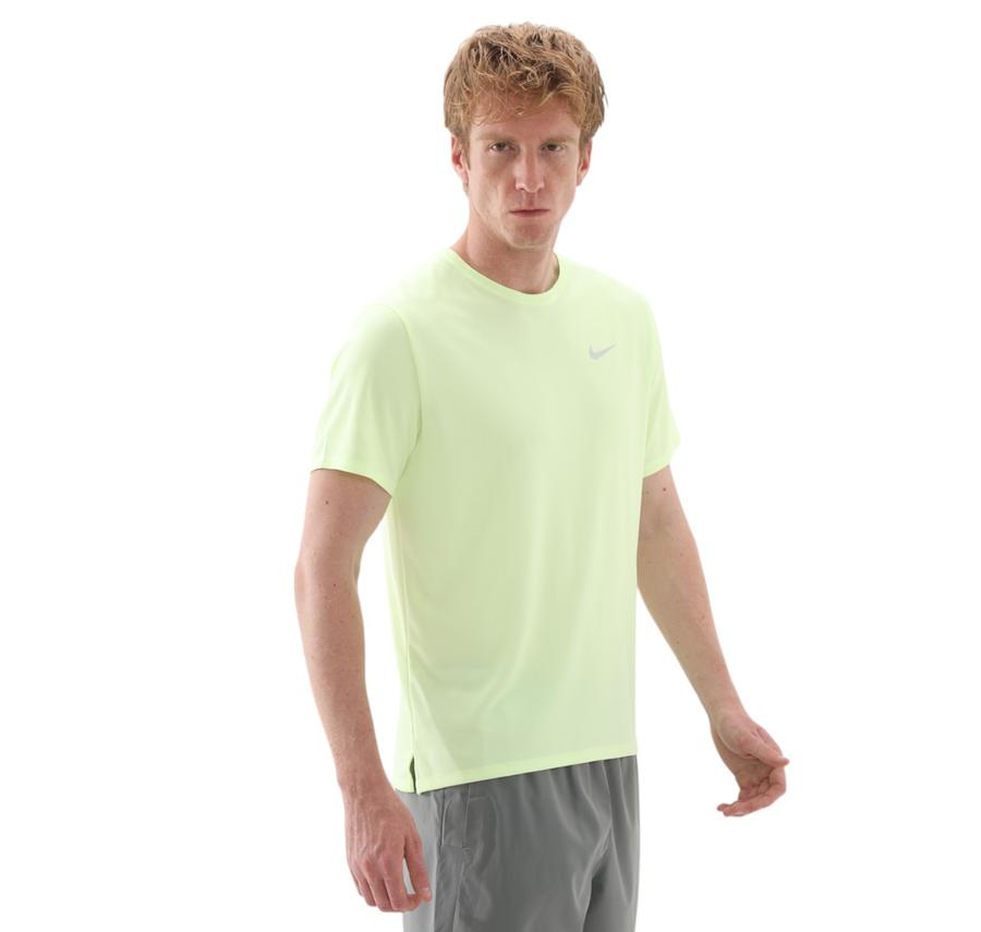 Nike M Nk Df Uv Mıler Ss Erkek T-Shirt Yeşil Nike M Nk Df Uv Mıler Ss Erkek T-Shirt Yeşil