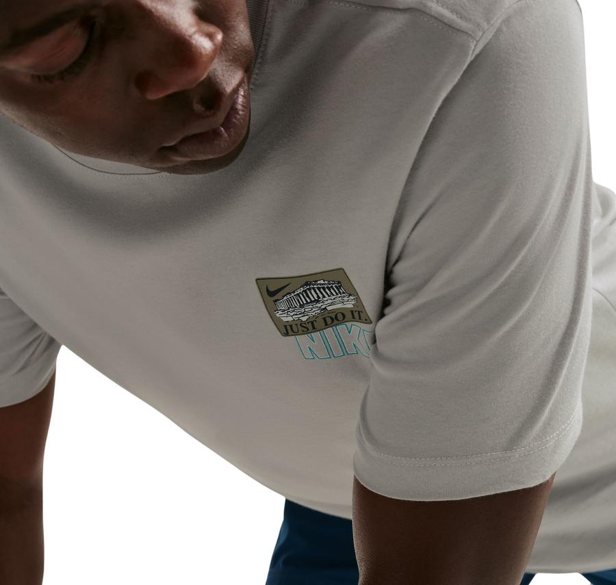 Nike M Nk Tee Std Traın Stıckers Erkek T-Shirt Nike M Nk Tee Std Traın Stıckers Erkek T-Shirt