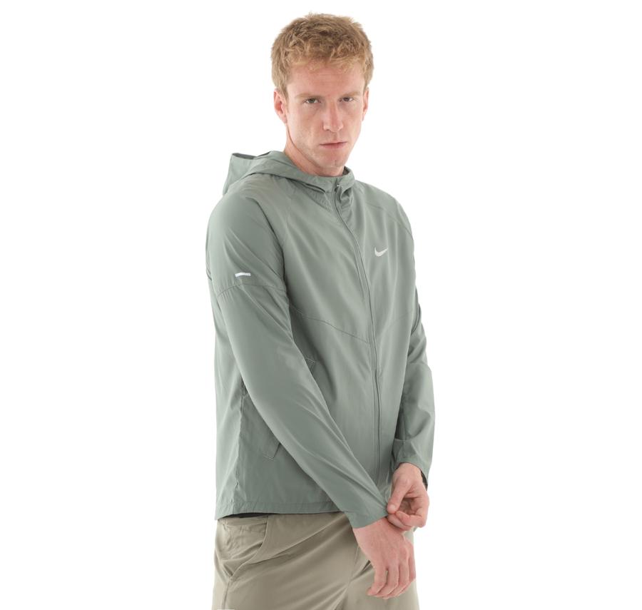 Nike Miler Erkek Yağmurluk-Rüzgarlık Yeşil Nike Miler Erkek Yağmurluk-Rüzgarlık Yeşil