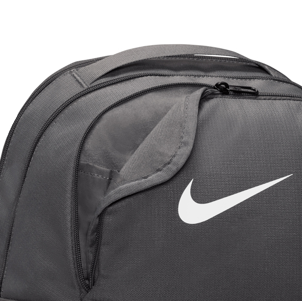 Nike Nk Brsla M Bkpk (24L) Sırt Çantası Gri Nike Nk Brsla M Bkpk (24L) Sırt Çantası Gri