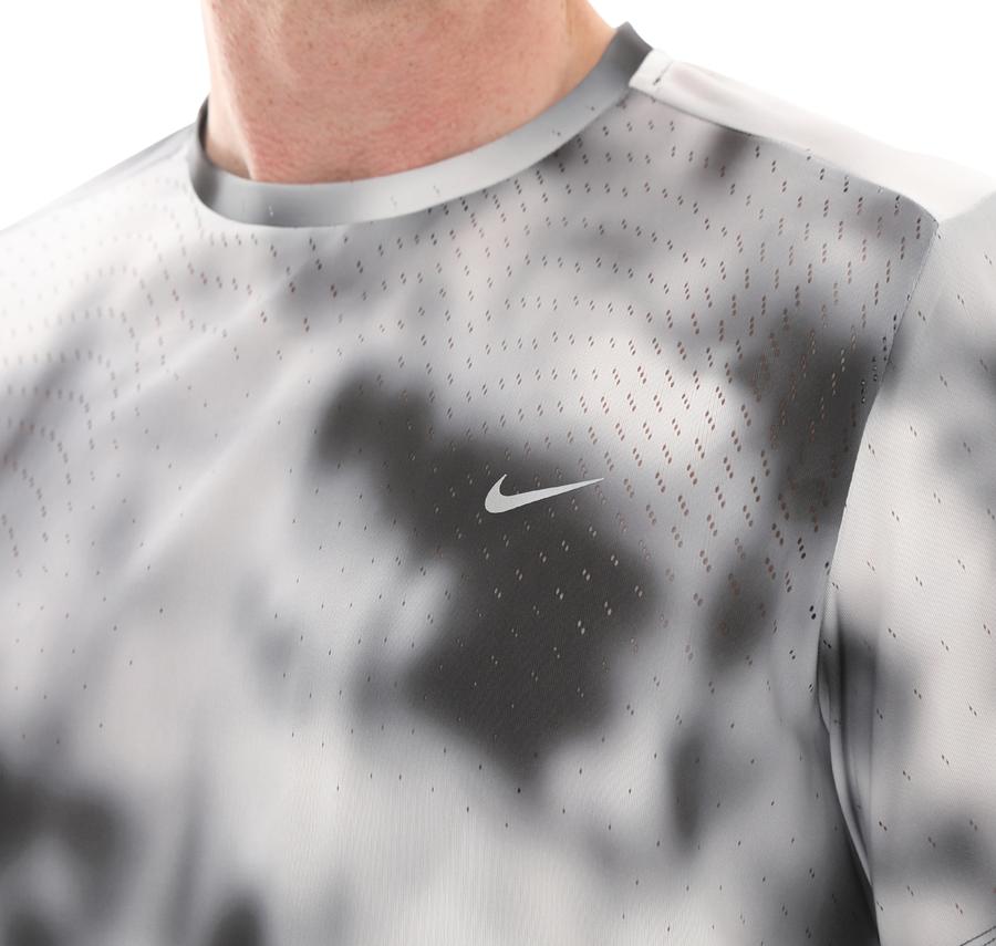 Nike Running Division Breathe Erkek T-Shirt Beyaz Nike Running Division Breathe Erkek T-Shirt Beyaz