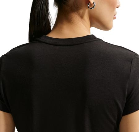 Nike Sportswear Chill Knit Kadın T-Shirt