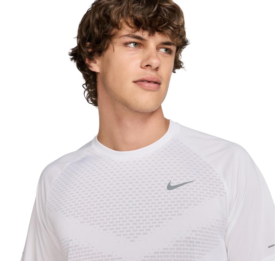 Nike Stride Erkek T-Shirt Nike Stride Erkek T-Shirt