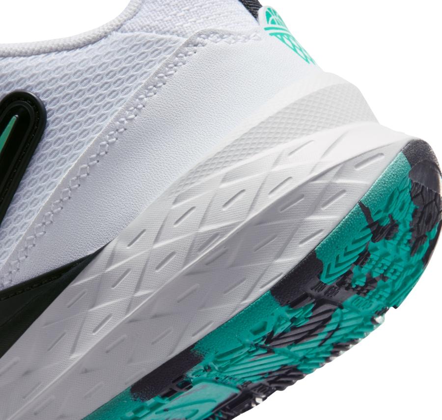 Nike Team Hustle D 12 Çocuk Spor Ayakkabı Beyaz Nike Team Hustle D 12 Çocuk Spor Ayakkabı Beyaz