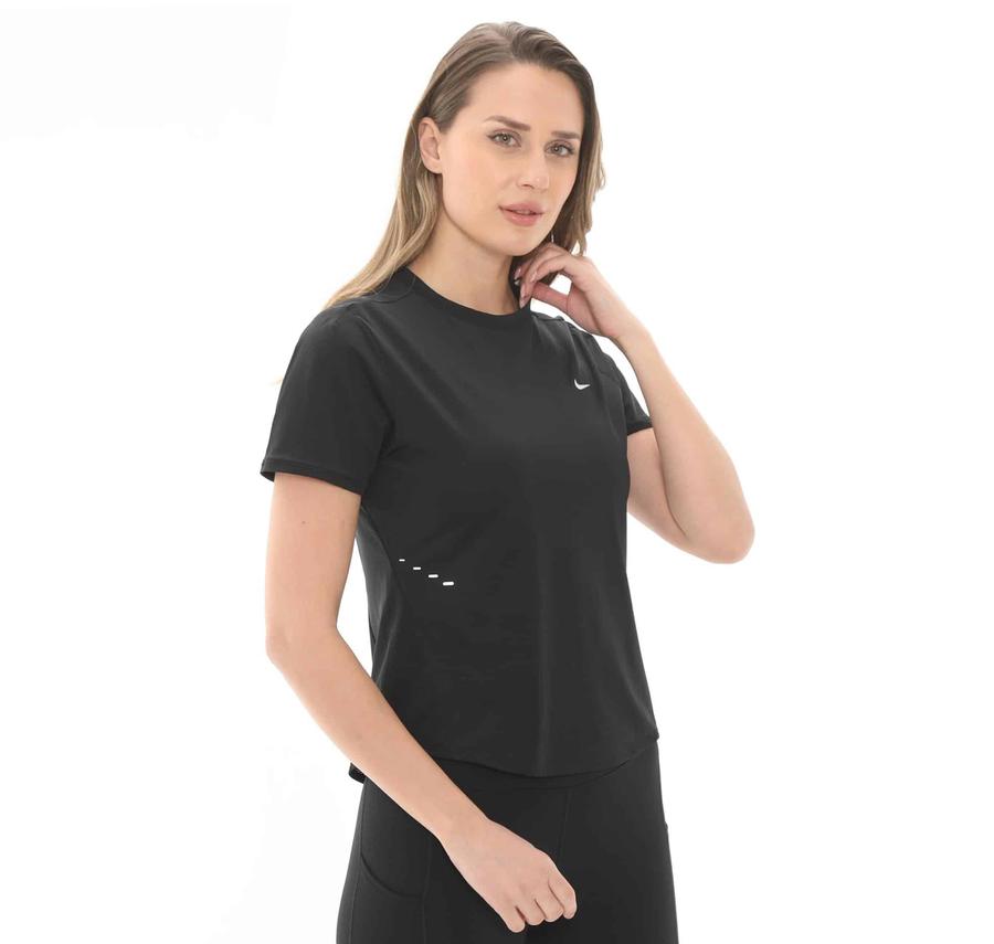Nike W Nk Swıft Df Ss Top Kadın T-Shirt Siyah Nike W Nk Swıft Df Ss Top Kadın T-Shirt Siyah