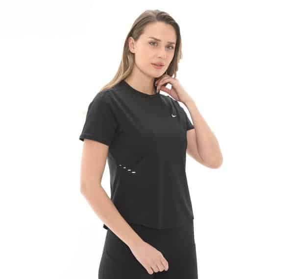 Nike W Nk Swıft Df Ss Top Kadın T-Shirt Siyah Nike W Nk Swıft Df Ss Top Kadın T-Shirt Siyah