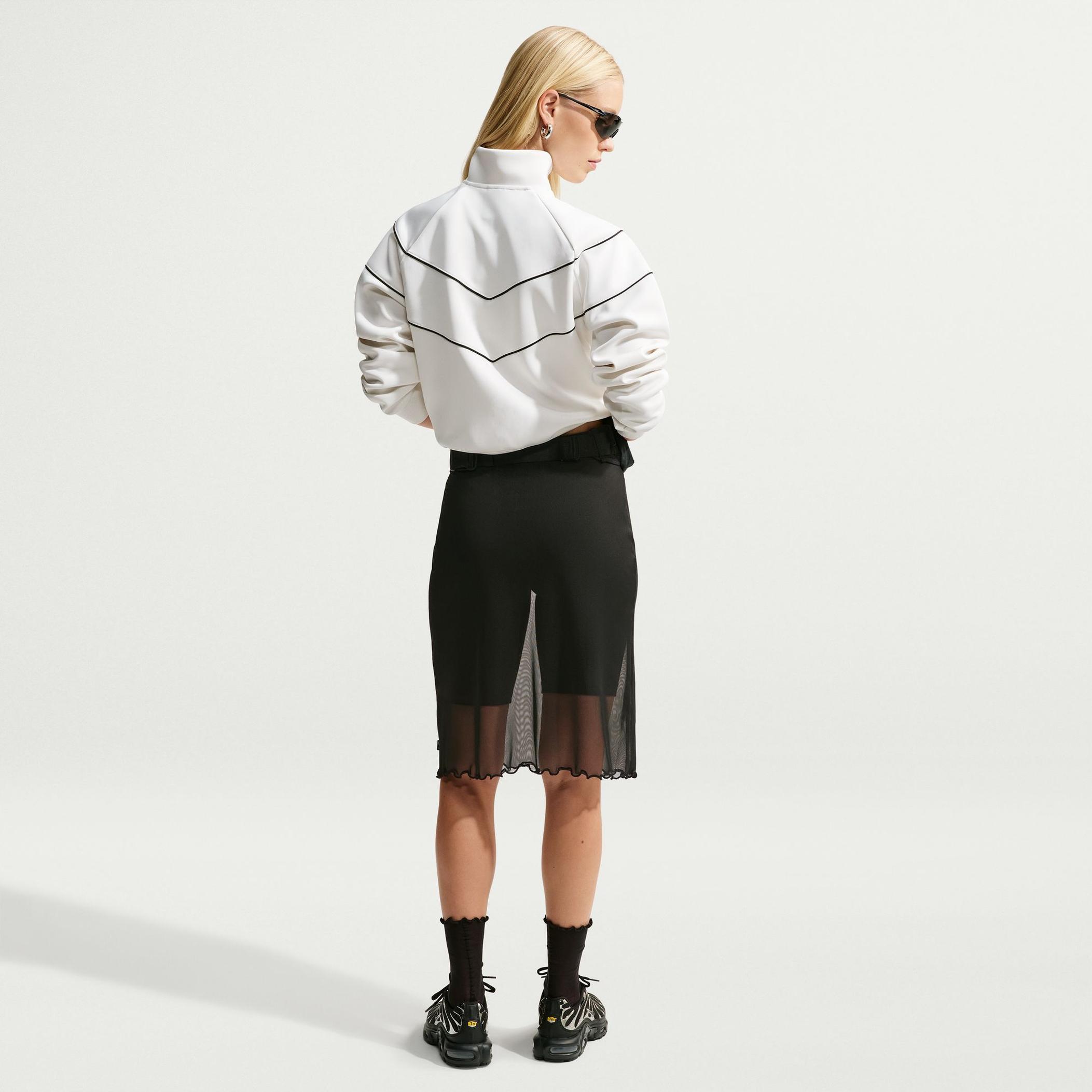 Женская куртка Nike Windrunner для бега