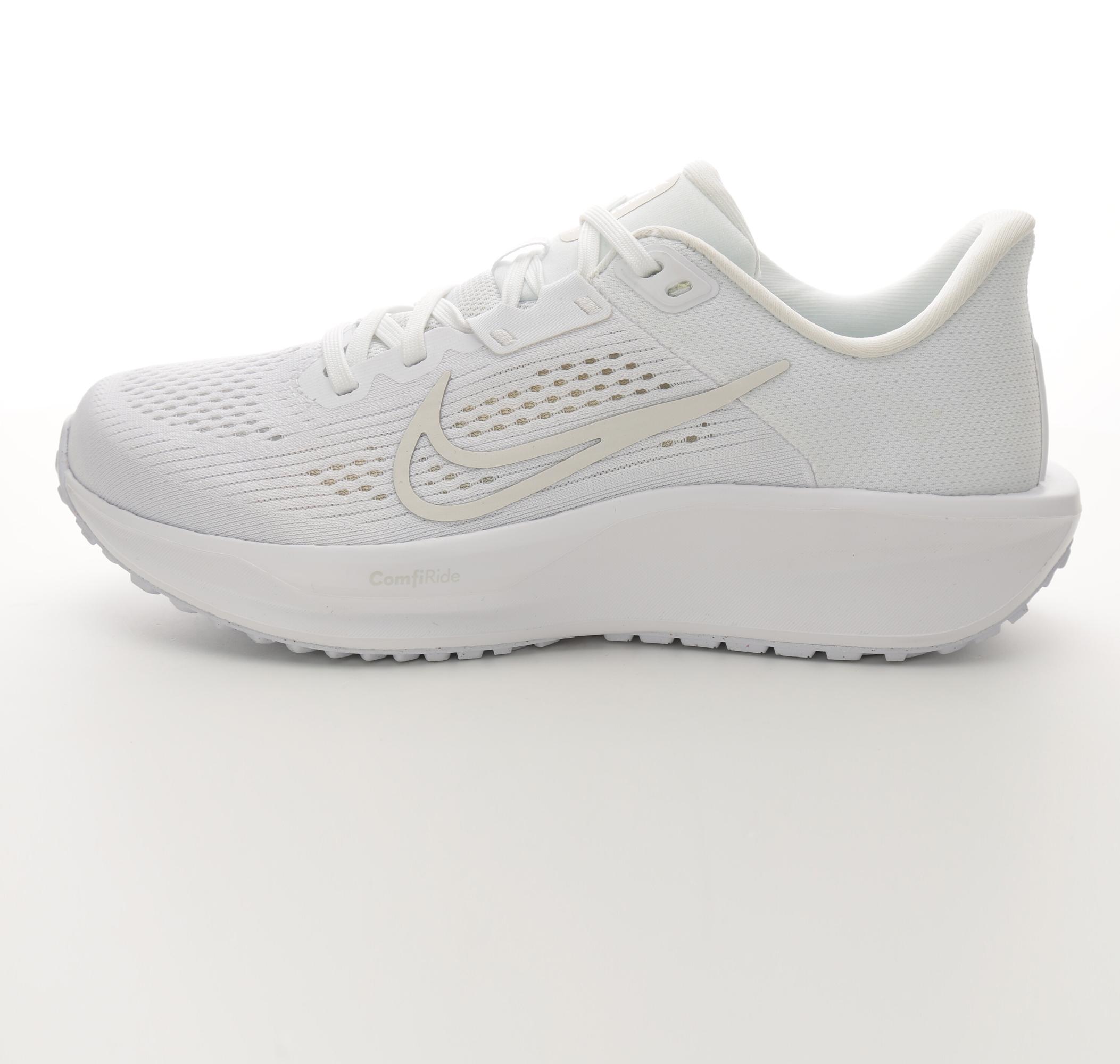 Женские кроссовки Nike Wmns Quest 6