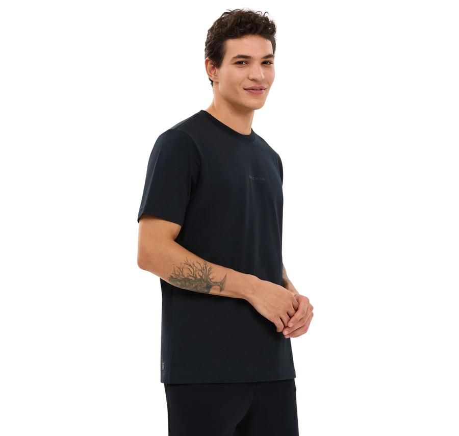 Skechers M Essential Erkek T-Shirt Siyah Skechers M Essential Erkek T-Shirt Siyah