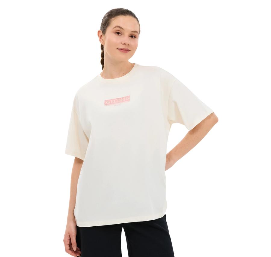 Skechers W Oversize Fit Graphic Kadın T-Shirt Beyaz Skechers W Oversize Fit Graphic Kadın T-Shirt Beyaz