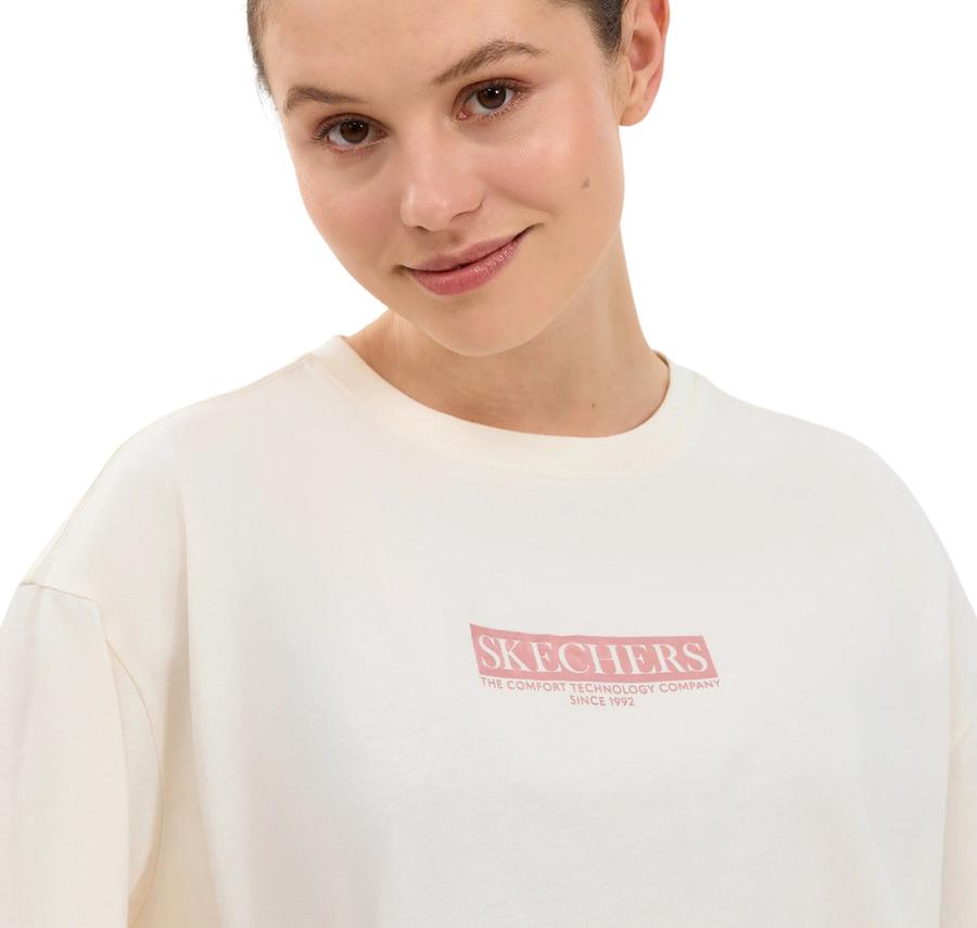 Skechers W Oversize Fit Graphic Kadın T-Shirt Beyaz Skechers W Oversize Fit Graphic Kadın T-Shirt Beyaz